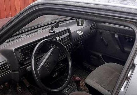 Серый Фольксваген Гольф, объемом двигателя 1.3 л и пробегом 295 тыс. км за 1000 $, фото 3 на Automoto.ua