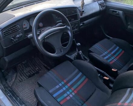 Серый Фольксваген Гольф, объемом двигателя 1.8 л и пробегом 160 тыс. км за 1150 $, фото 5 на Automoto.ua