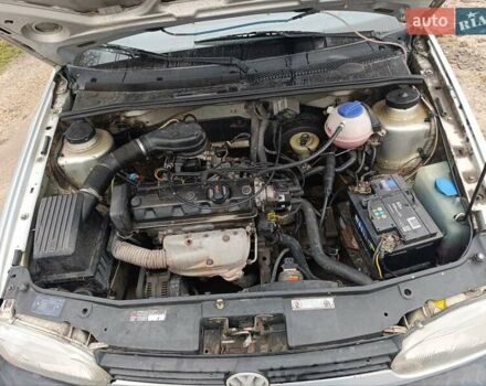 Сірий Фольксваген Гольф, об'ємом двигуна 1.6 л та пробігом 350 тис. км за 2000 $, фото 14 на Automoto.ua