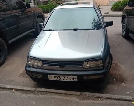 Серый Фольксваген Гольф, объемом двигателя 1.6 л и пробегом 160 тыс. км за 2500 $, фото 2 на Automoto.ua