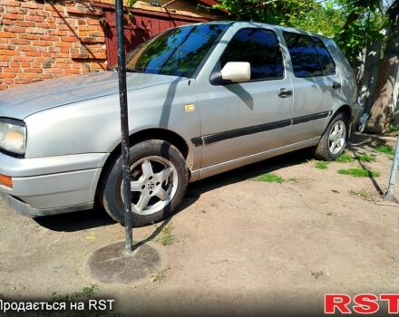 Серый Фольксваген Гольф, объемом двигателя 1.8 л и пробегом 300 тыс. км за 2300 $, фото 2 на Automoto.ua