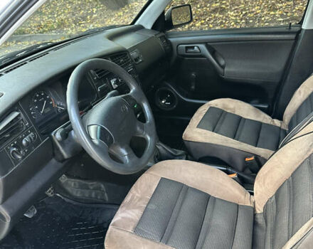 Серый Фольксваген Гольф, объемом двигателя 1.6 л и пробегом 200 тыс. км за 2500 $, фото 12 на Automoto.ua