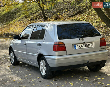 Серый Фольксваген Гольф, объемом двигателя 1.6 л и пробегом 200 тыс. км за 2500 $, фото 2 на Automoto.ua