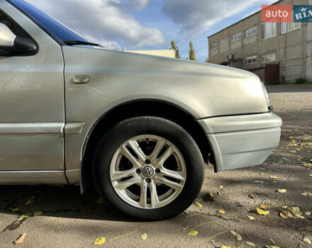 Серый Фольксваген Гольф, объемом двигателя 1.6 л и пробегом 200 тыс. км за 2500 $, фото 6 на Automoto.ua