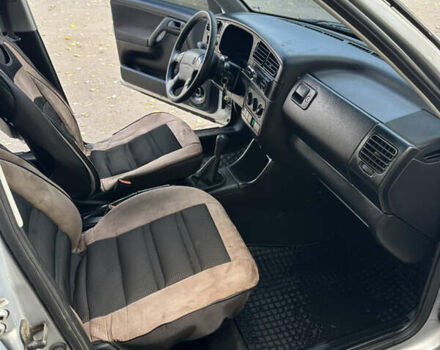 Серый Фольксваген Гольф, объемом двигателя 1.6 л и пробегом 200 тыс. км за 2500 $, фото 14 на Automoto.ua