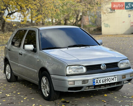 Серый Фольксваген Гольф, объемом двигателя 1.6 л и пробегом 200 тыс. км за 2500 $, фото 4 на Automoto.ua