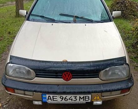 Серый Фольксваген Гольф, объемом двигателя 1.8 л и пробегом 200 тыс. км за 1700 $, фото 2 на Automoto.ua