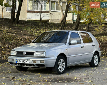 Серый Фольксваген Гольф, объемом двигателя 1.6 л и пробегом 200 тыс. км за 2500 $, фото 5 на Automoto.ua