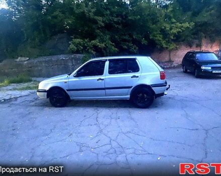 Серый Фольксваген Гольф, объемом двигателя 1.8 л и пробегом 260 тыс. км за 1500 $, фото 2 на Automoto.ua