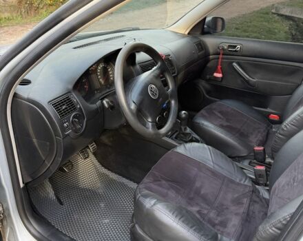 Серый Фольксваген Гольф, объемом двигателя 1.6 л и пробегом 265 тыс. км за 3499 $, фото 4 на Automoto.ua