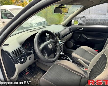 Серый Фольксваген Гольф, объемом двигателя 1.6 л и пробегом 400 тыс. км за 3200 $, фото 5 на Automoto.ua