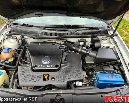 Серый Фольксваген Гольф, объемом двигателя 1.6 л и пробегом 400 тыс. км за 3200 $, фото 1 на Automoto.ua