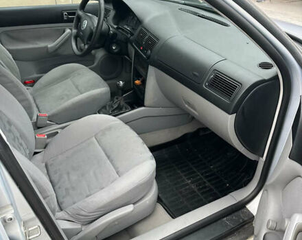 Серый Фольксваген Гольф, объемом двигателя 1.6 л и пробегом 300 тыс. км за 2999 $, фото 10 на Automoto.ua