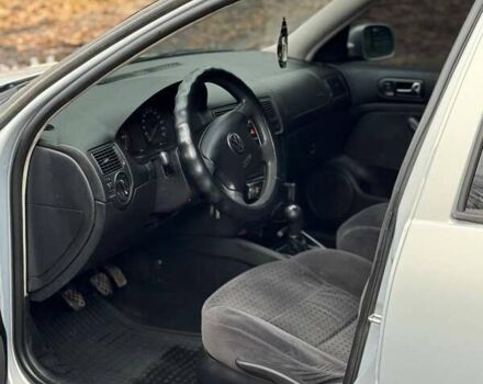 Серый Фольксваген Гольф, объемом двигателя 1.39 л и пробегом 251 тыс. км за 4500 $, фото 5 на Automoto.ua