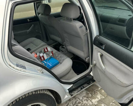 Серый Фольксваген Гольф, объемом двигателя 1.6 л и пробегом 300 тыс. км за 2999 $, фото 13 на Automoto.ua