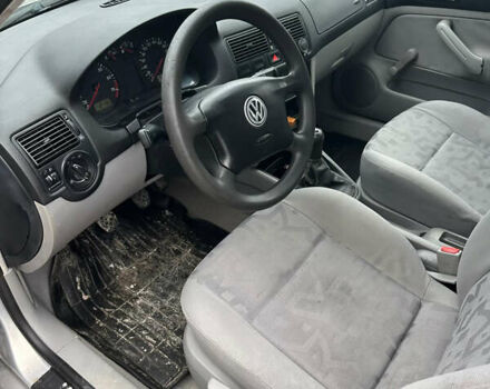 Серый Фольксваген Гольф, объемом двигателя 1.6 л и пробегом 300 тыс. км за 2999 $, фото 12 на Automoto.ua