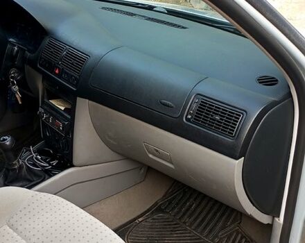 Серый Фольксваген Гольф, объемом двигателя 1.4 л и пробегом 204 тыс. км за 3500 $, фото 2 на Automoto.ua