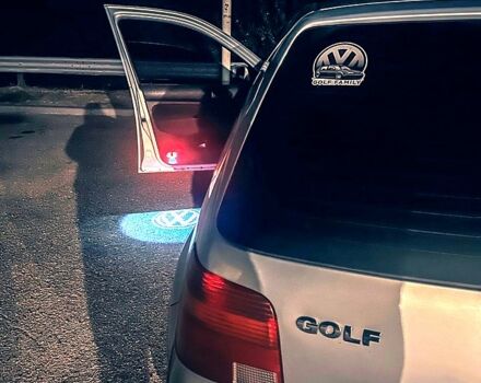 Сірий Фольксваген Гольф, об'ємом двигуна 1.6 л та пробігом 201 тис. км за 3800 $, фото 2 на Automoto.ua