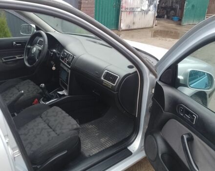 Серый Фольксваген Гольф, объемом двигателя 1.6 л и пробегом 290 тыс. км за 3000 $, фото 5 на Automoto.ua