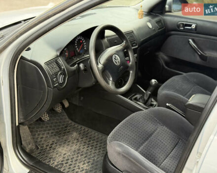 Серый Фольксваген Гольф, объемом двигателя 1.6 л и пробегом 300 тыс. км за 5200 $, фото 24 на Automoto.ua