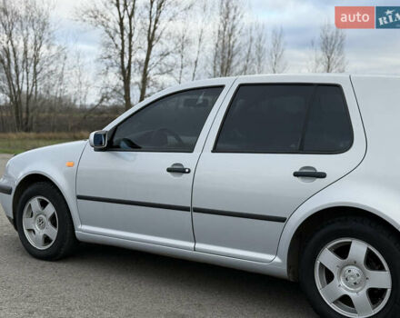 Серый Фольксваген Гольф, объемом двигателя 1.6 л и пробегом 300 тыс. км за 5200 $, фото 5 на Automoto.ua