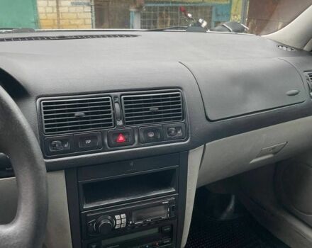 Серый Фольксваген Гольф, объемом двигателя 1.6 л и пробегом 370 тыс. км за 3850 $, фото 5 на Automoto.ua