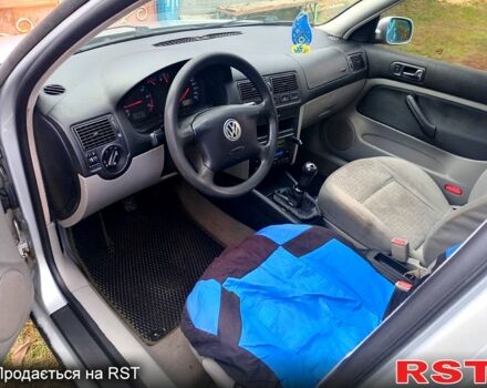 Серый Фольксваген Гольф, объемом двигателя 1.6 л и пробегом 300 тыс. км за 3600 $, фото 6 на Automoto.ua