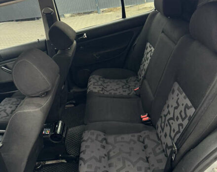 Серый Фольксваген Гольф, объемом двигателя 1.9 л и пробегом 367 тыс. км за 4000 $, фото 7 на Automoto.ua