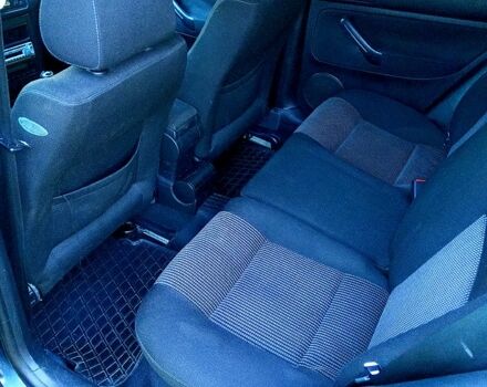 Серый Фольксваген Гольф, объемом двигателя 2 л и пробегом 205 тыс. км за 4200 $, фото 6 на Automoto.ua