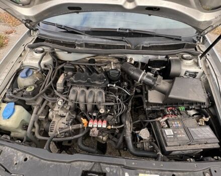 Серый Фольксваген Гольф, объемом двигателя 1.6 л и пробегом 300 тыс. км за 900 $, фото 5 на Automoto.ua