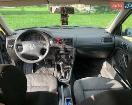 Серый Фольксваген Гольф, объемом двигателя 1.6 л и пробегом 272 тыс. км за 3000 $, фото 4 на Automoto.ua