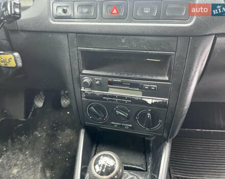 Серый Фольксваген Гольф, объемом двигателя 1.39 л и пробегом 245 тыс. км за 2750 $, фото 17 на Automoto.ua