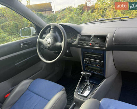 Серый Фольксваген Гольф, объемом двигателя 1.6 л и пробегом 251 тыс. км за 3900 $, фото 3 на Automoto.ua