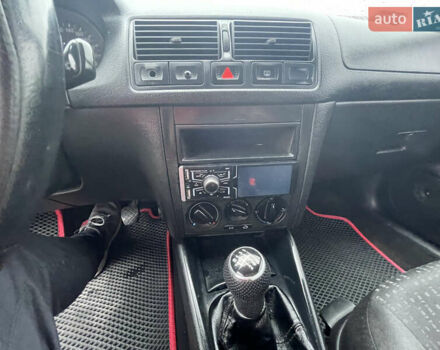 Серый Фольксваген Гольф, объемом двигателя 1.6 л и пробегом 338 тыс. км за 3000 $, фото 4 на Automoto.ua