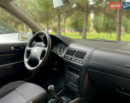 Сірий Фольксваген Гольф, об'ємом двигуна 1.6 л та пробігом 200 тис. км за 4399 $, фото 53 на Automoto.ua