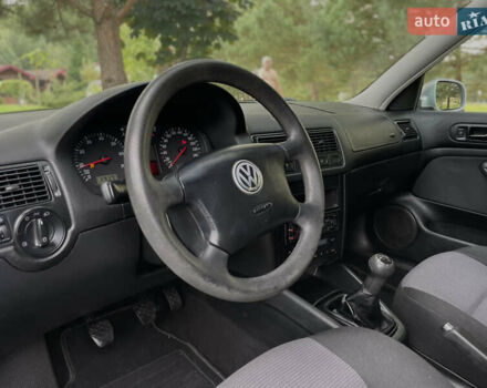 Сірий Фольксваген Гольф, об'ємом двигуна 1.6 л та пробігом 200 тис. км за 4399 $, фото 3 на Automoto.ua