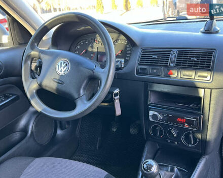 Серый Фольксваген Гольф, объемом двигателя 1.6 л и пробегом 228 тыс. км за 3950 $, фото 38 на Automoto.ua