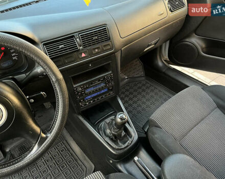 Серый Фольксваген Гольф, объемом двигателя 1.6 л и пробегом 260 тыс. км за 4400 $, фото 11 на Automoto.ua