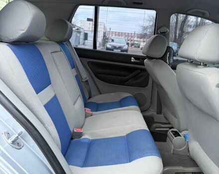 Серый Фольксваген Гольф, объемом двигателя 1.6 л и пробегом 300 тыс. км за 3800 $, фото 8 на Automoto.ua