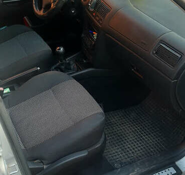 Серый Фольксваген Гольф, объемом двигателя 1.6 л и пробегом 226 тыс. км за 4500 $, фото 3 на Automoto.ua