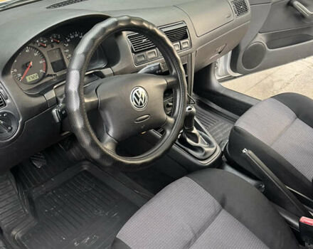 Серый Фольксваген Гольф, объемом двигателя 1.39 л и пробегом 250 тыс. км за 3999 $, фото 4 на Automoto.ua