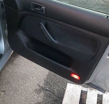 Серый Фольксваген Гольф, объемом двигателя 1.6 л и пробегом 226 тыс. км за 4500 $, фото 2 на Automoto.ua