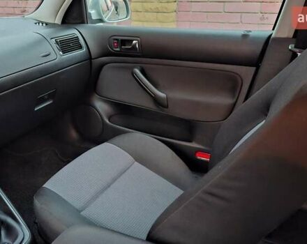 Серый Фольксваген Гольф, объемом двигателя 1.6 л и пробегом 194 тыс. км за 4800 $, фото 32 на Automoto.ua