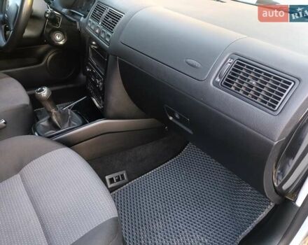 Серый Фольксваген Гольф, объемом двигателя 1.6 л и пробегом 177 тыс. км за 5000 $, фото 41 на Automoto.ua