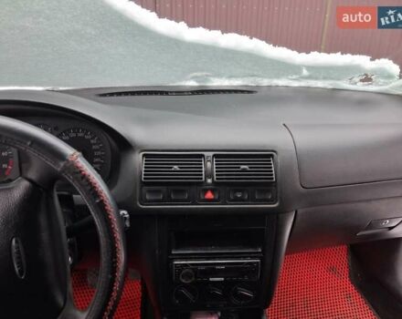 Серый Фольксваген Гольф, объемом двигателя 1.6 л и пробегом 221 тыс. км за 4000 $, фото 5 на Automoto.ua