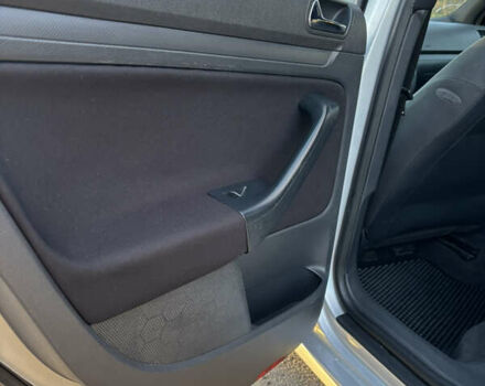 Сірий Фольксваген Гольф, об'ємом двигуна 1.39 л та пробігом 287 тис. км за 4800 $, фото 28 на Automoto.ua