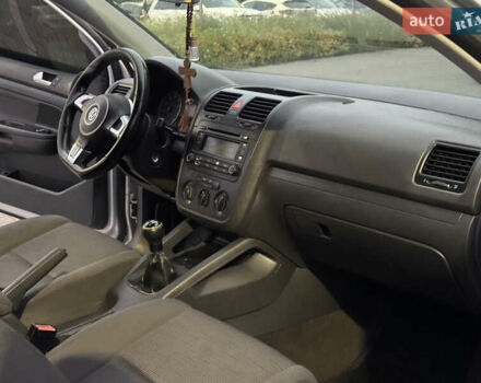 Сірий Фольксваген Гольф, об'ємом двигуна 1.6 л та пробігом 210 тис. км за 4150 $, фото 20 на Automoto.ua