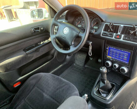 Серый Фольксваген Гольф, объемом двигателя 1.6 л и пробегом 207 тыс. км за 4800 $, фото 5 на Automoto.ua