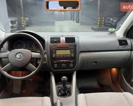 Фольксваген Гольф 2003 в Черновцах на Automoto.ua Серый Фольксваген Гольф, объемом двигателя 1.4 л и пробегом 184 тыс. км за 5300 $, фото 12 на Automoto.ua