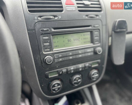 Серый Фольксваген Гольф, объемом двигателя 1.6 л и пробегом 260 тыс. км за 4200 $, фото 9 на Automoto.ua